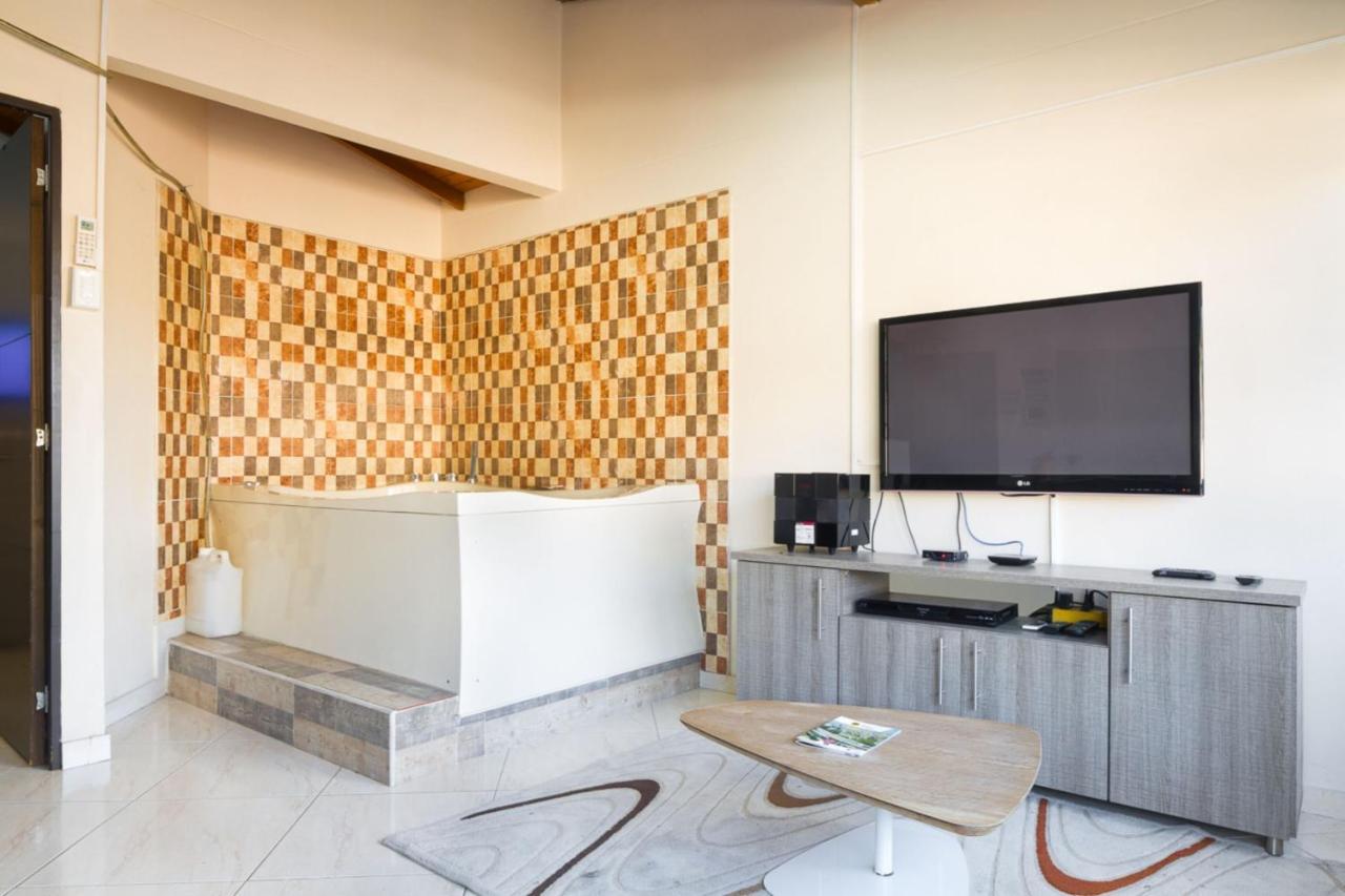 Poblado Brownstone Lägenhet Medellín Exteriör bild